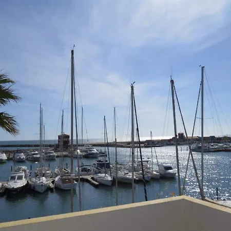 Superbe T2 Avec Vue Sur Le Port Et La Avec Parking Prive 4rp221