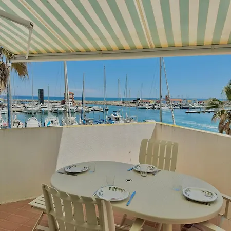 Superbe T2 Avec Vue Sur Le Port Et La Avec Parking Prive 4rp221