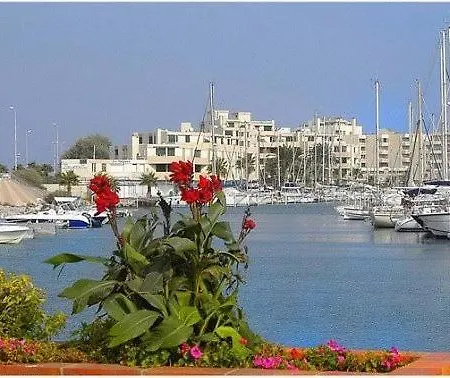 Superbe T2 Avec Vue Sur Le Port Et La Avec Parking Prive 4rp221 *